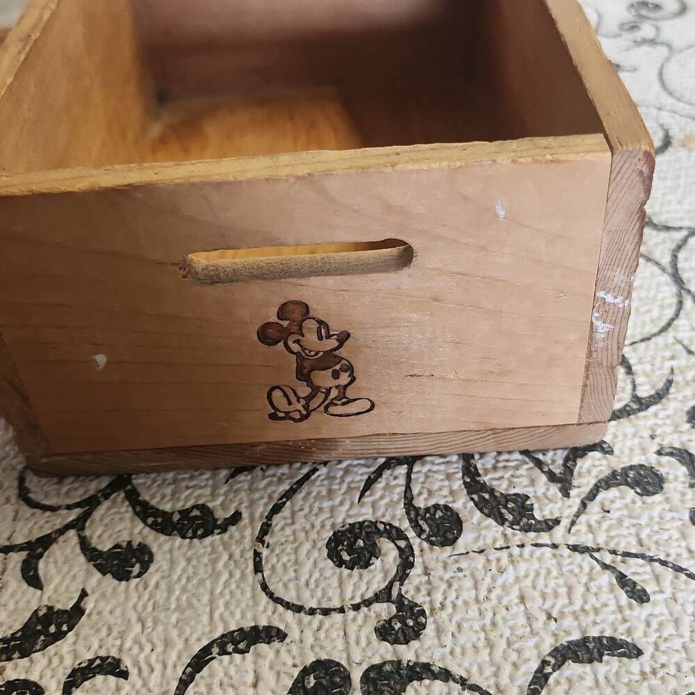 Disney Mickey Mouse Mini Crate - Picture 2 of 6
